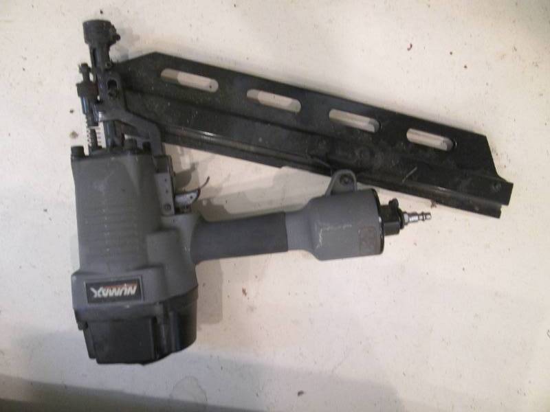 lot 172 image: Numax Heavy-Duty Pneumatic Framing Nailer