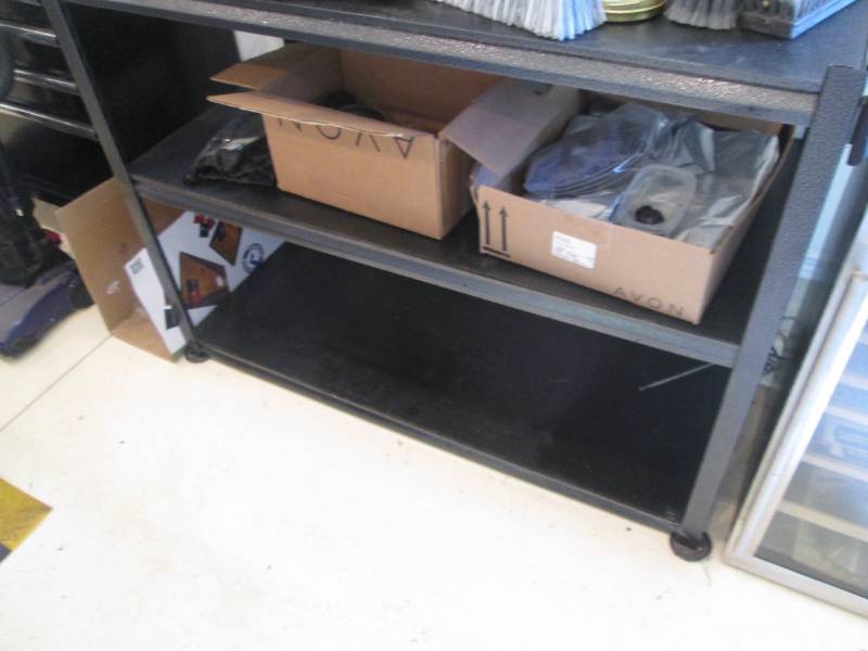 lot 197 image: Rolling Work Station  Approx. 36x18x36