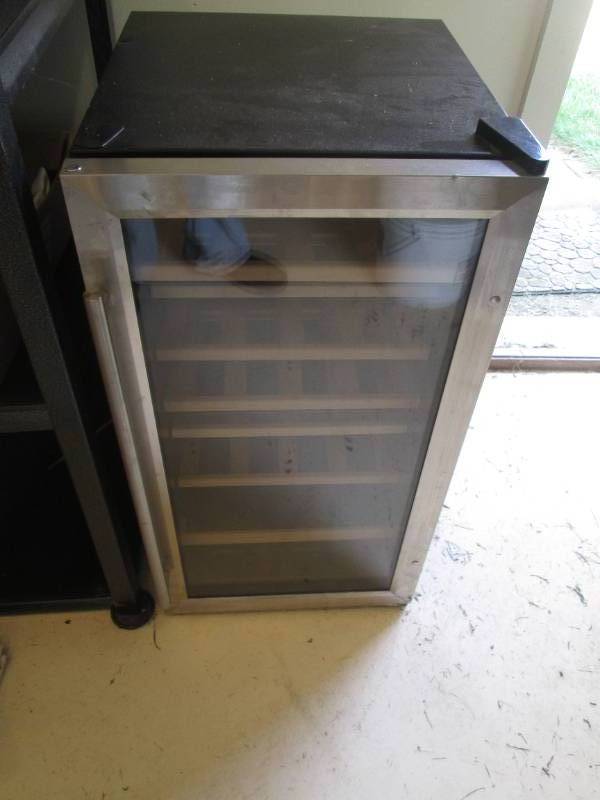 lot 199 image: Vissani Freestanding Glass-Front Wine Fridge
