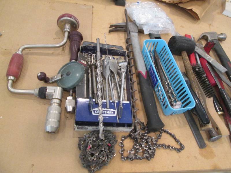 lot 206 image: Assorted Hand ToolsItems