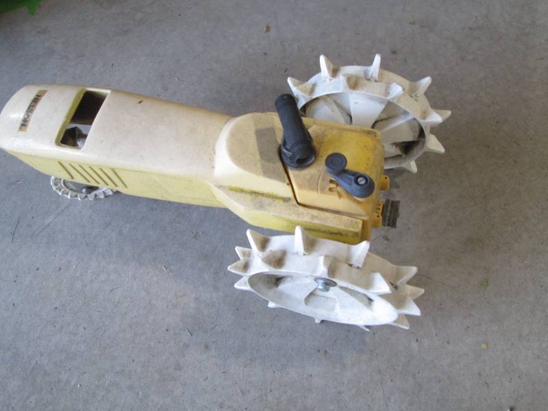 lot 287 image: Metal Nelson hose walking tractor s...
