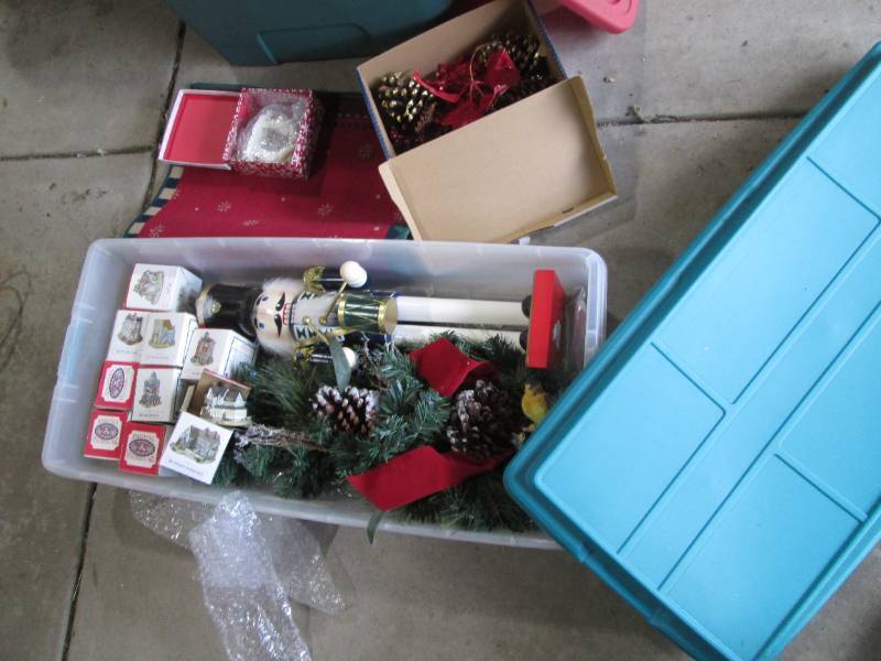 lot 291 image: Holiday Dcor Lot - Nutcracker and Village