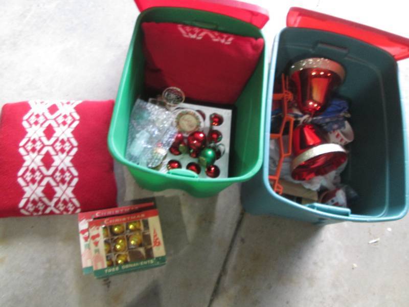 lot 294 image: Holiday Dcor Lot - Ornaments and more