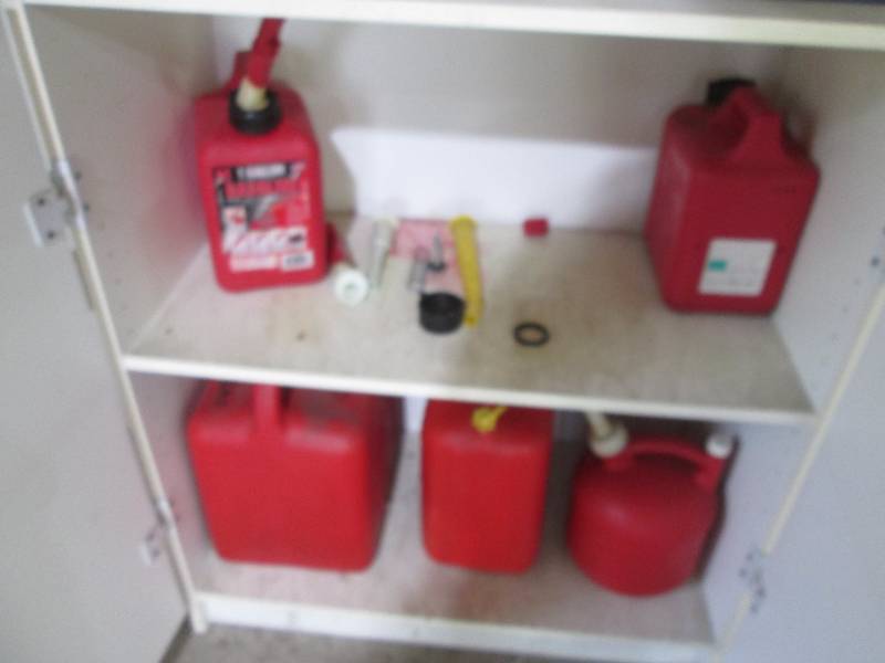 lot 304 image: Lot of assorted size gas cans...