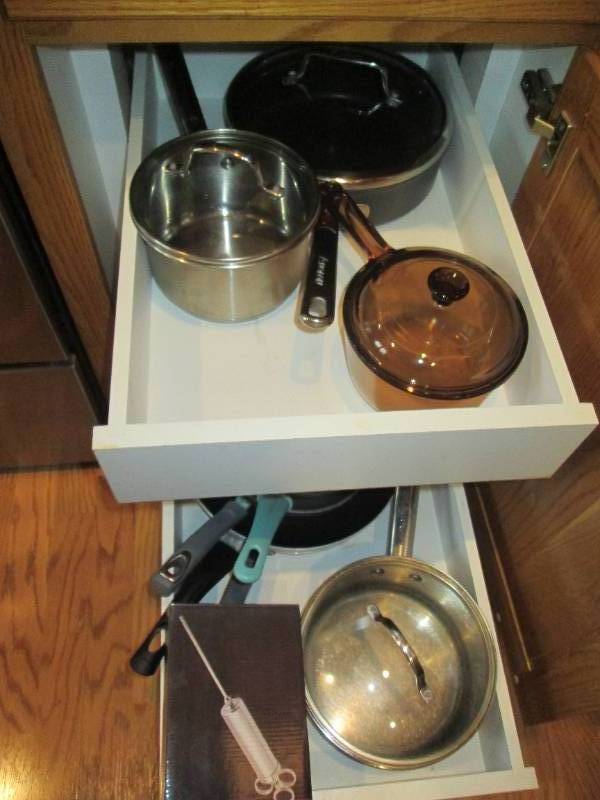 lot 333 image: Assorted Pots, Pans & Cookware