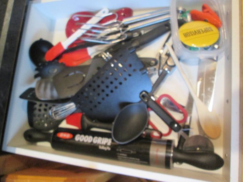 lot 337 image: Assorted Cooking & Baking Utensils