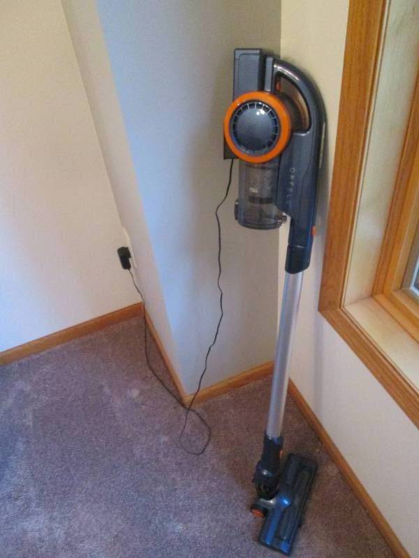 lot 363 image: Orfeld Battery-Powered Vacuum