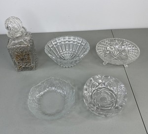 lot 366 image: Assorted Crystal Bowls and Decorative Glassware Lot (5 Pieces)