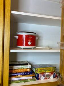 lot 154 image: Small Proctor Silex Crock Pot with Assorted Cookbooks