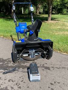 lot 6 image: Snow Joe Pro Series 21 Inch 40V Cordless Snow Blower with Battery