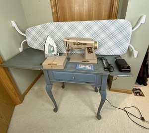 lot 26 image: Vintage Singer Model 500A Sewing Machine w Accessories, Rowenta Iron, Table