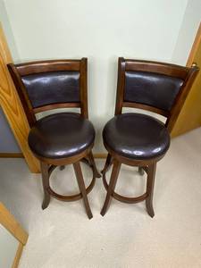 lot 37 image: Pair of Swivel Bar Stools with 29.5 Seat Height