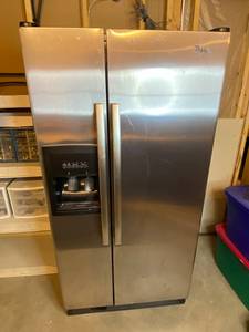 lot 44 image: Whirlpool Side-by-Side Refrigerator ED2FHEXVS03, 32Wx32Dx66.5H in