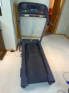 lot 56 image: Golds Gym 450 Treadmill Model GGTL03607.3 With Manual