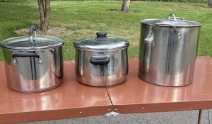 lot 269 image: 3 Stainless Steel Stock Pots - Tramontina & RangeCraft, 8 Qt