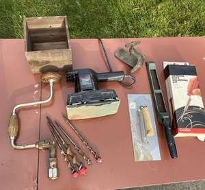 lot 289 image: Hand tool lot - Weller soldering kit, Black & Decker sander, Craftsman rasp