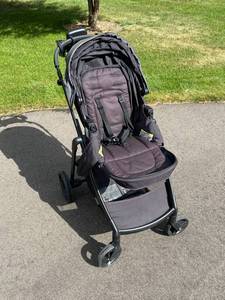lot 332 image: Graco Modes Stroller with Detachable Cup Holder