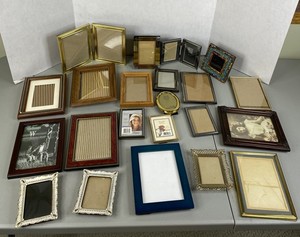 lot 384 image: Mixed Lot of Assorted Picture Frames - Various Styles and Finishes