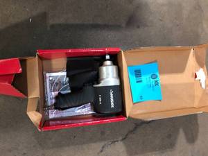 lot 53 image: Husky 800 ft.lbs. 12 in. Impact Wrench Customer Return see pictures