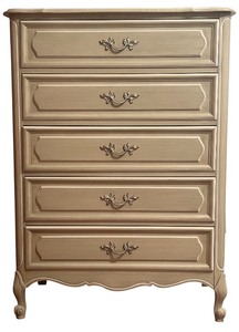 lot 13 image: Vintage 5-Drawer Pionite Laminate French Provincial Dresser