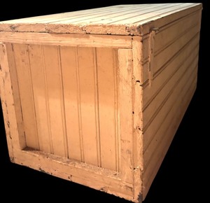 lot 70 image: Vintage Wooden Storage Box with Hinged Lid