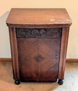 lot 23 image: Olympia Treadle Sewing Machine and Cabinet