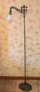 lot 24 image: Vintage Brass Bridge Floor Lamp