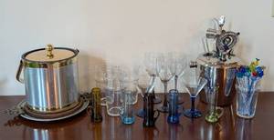 lot 46 image: Assorted Barware and Glasses