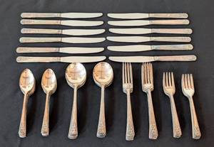 lot 47 image: Vintage Silver Belle Silver Plated Flatware Set