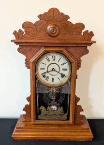 lot 59 image: Antique Welch Smuggler Model Kitchen Parlor Shelf Clock