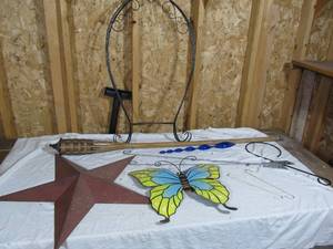 lot 51 image: Outdoor Dcor