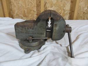 lot 56 image: Vise
