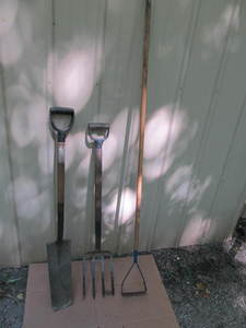 lot 75 image: Yard and Garden Tools