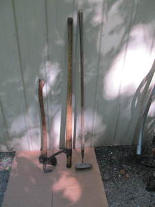 lot 76 image: Yard and Garden Tools