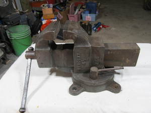 lot 102 image: Vise