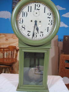 lot 118 image: Vintage Clock