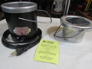 lot 222 image: Glue Pot