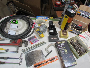 lot 229 image: Garage Items