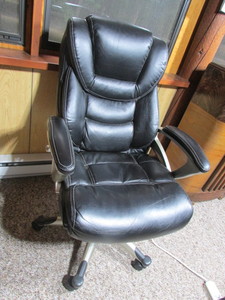 lot 275 image: Large Office Chair