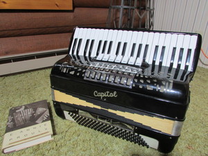 lot 288 image: Capitol  Accordion