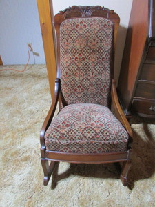lot 290 image: VintageAntique Rocking Chair