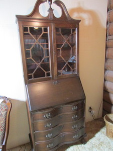 lot 291 image: VintageAntique Hutch