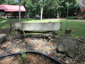 lot 298 image: Wooden Wagon, Yard Decor