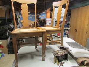 lot 305 image: VintageAntique Chairs