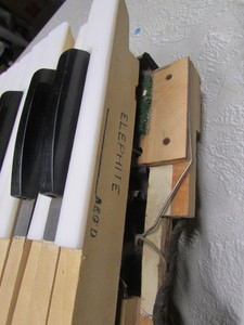 lot 307 image: Organ Keyboard