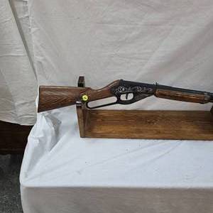 lot 24 image: Daisy Red Ryder BB Gun