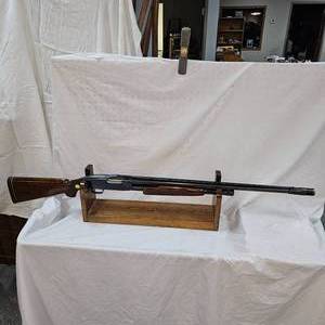 lot 26 image: Winchester Model 12 Pump Shotgun, 12ga, Vent Rib