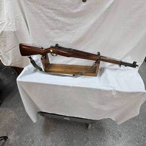 lot 29 image: Classic Springfield M1 Garande, 30-06