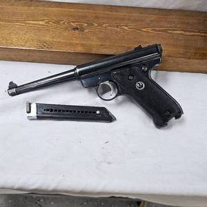 lot 31 image: Ruger Mark I, 22LR Semi Auto Pistol wCase