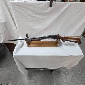 lot 33 image: Original Ithica 37, 16 Ga, Pump Shotgun